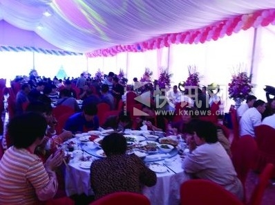 村干部办婚宴请本山弟子捧场 3天花费超160万