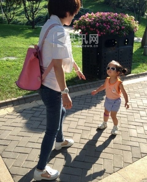 齐秦娇妻私房照曝光 比基尼泳装照性感十足【组图】