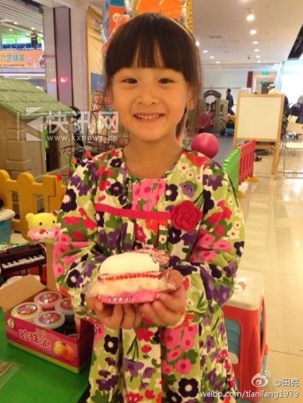 李湘女儿四岁生日 田亮爱女送手工礼物