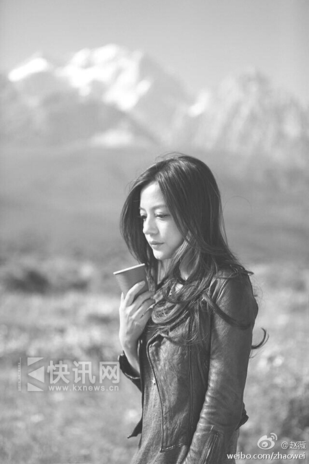 赵薇出外景遇车祸 淡定发
追尾未伤