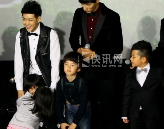 李湘女儿偷吻小小志 李湘大呼“女大管不住”【图】