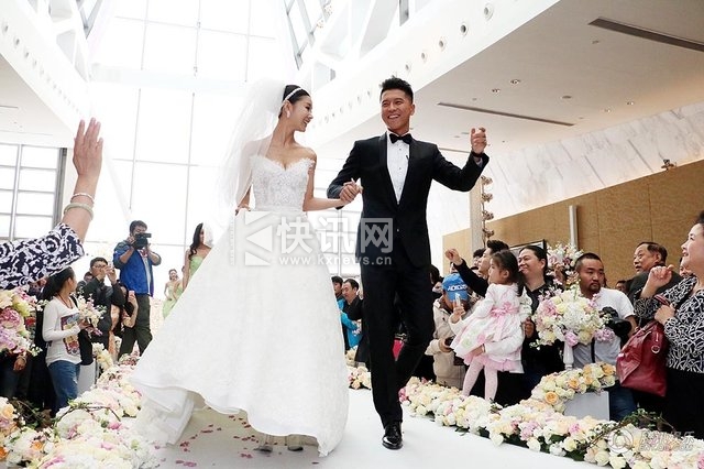 王雷李小萌婚礼现场私照 相恋7年终成眷属【组图】