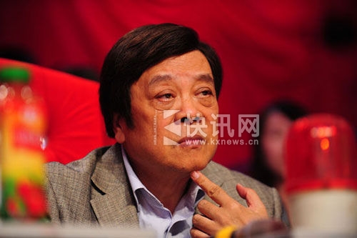 赵忠祥回应主持人工资单:央视不是暴发户/图