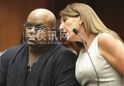 美版“好声音”评委涉迷奸罪 或被判四年