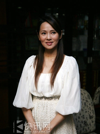 伊能静签器官全身捐赠书 传递社会正能量