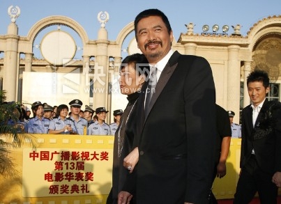 周润发捐99%财产将近10亿 网友:发哥敞亮