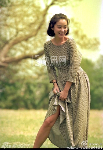 林青霞昔日街拍美照 举手投足间女人味十足【组图】