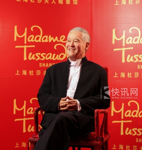 赵本山蜡像上海揭幕 淳朴坐姿与粉丝面对面唠嗑【图】