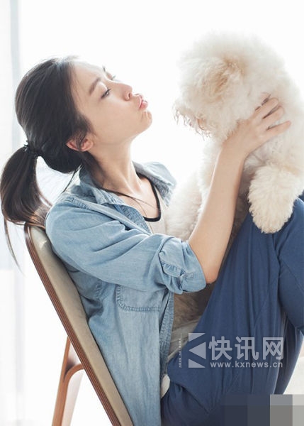 田朴珺生活照曝光气质妩媚 再写男闺蜜“60秒男人”