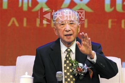 2013年10月02日,武汉华中师范大学,历史学家、华中师范大学教授章开沅在发表讲话。图/CFP 2013年10月02日,武汉华中师范大学,历史学家、华中师范大学教授章开沅在发表讲话。图/CFP