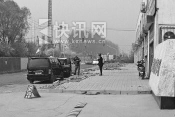 �ڼ��������ǹ�ͣ�������⣬һ�������ǹ��������䳵ֱ��ͣ����һ��Ĺ�����۵���ǰ��