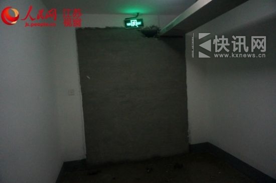 安全出口被封死。 安全出口被封死。