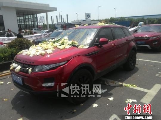 �������ײ˺ͼ����ҵ�·�����ϣ���ʾ���Խ��ܸó��� �Ȼ� ��