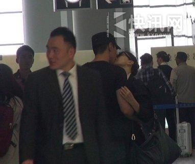 高圆圆法国蜜月当众热吻 与赵又廷上演咱们结婚吧