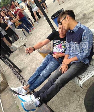 文章疑顶骂名复出 谢霆锋力携为其“铺路”