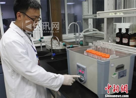 13������������Ա���ڶԳ����ͼ�Ĵ��׽��м�⡣ ���� ��