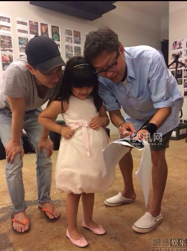 小女神Angela与张家辉片场玩闹