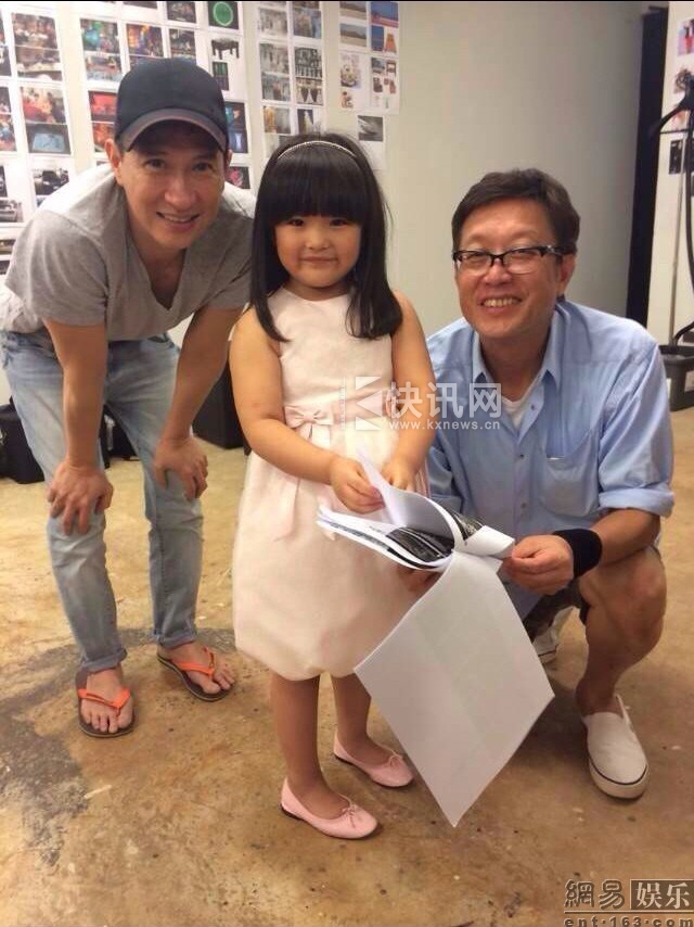 小女神Angela与张家辉片场玩闹