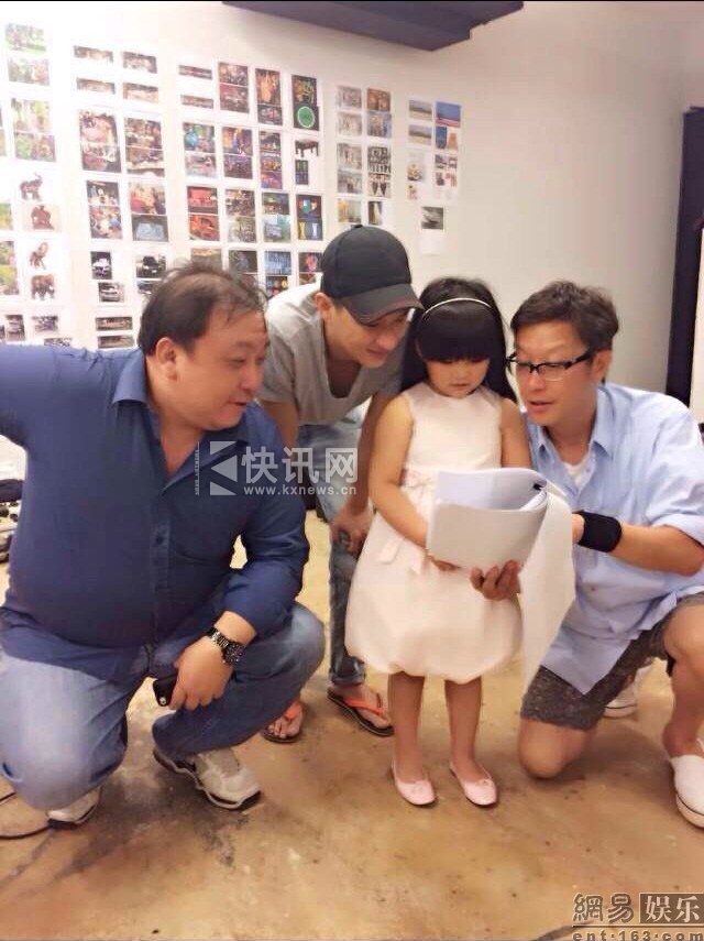 小女神Angela与张家辉片场玩闹