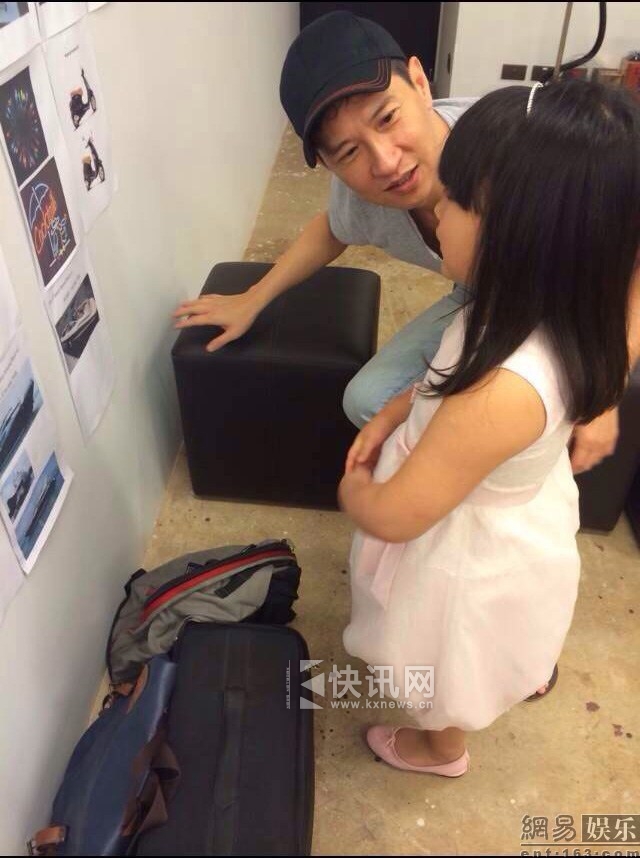 小女神Angela与张家辉片场玩闹