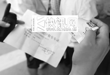 已超过保质期6天的牛奶仍在销售 摄/法制晚报记者 柴程 已超过保质期6天的牛奶仍在销售 摄/法制晚报记者 柴程