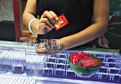 ����������鱦����Ĺ�̨�ϣ����źܶ�ι��Ľ�ȯ��