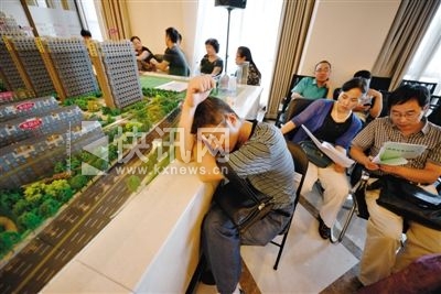 ���գ�21���ʹ��ã����Ҹ���԰��ҵ������¥�̵�ɳ�̱߱�Ŀ���񣬵����������̽��档�¾������� ������ ��