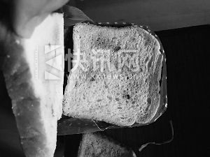 Ůʿ򿪰װ4ƬѾɫù±ߵȴû⡣