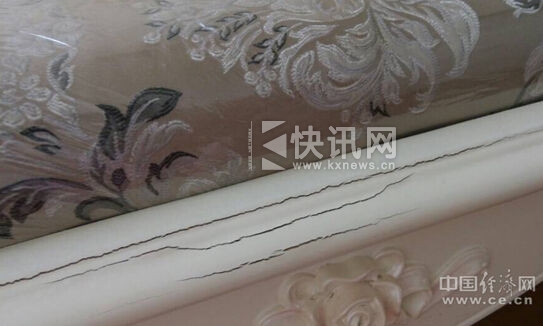申女士提供的纳美诗家具开裂照片2