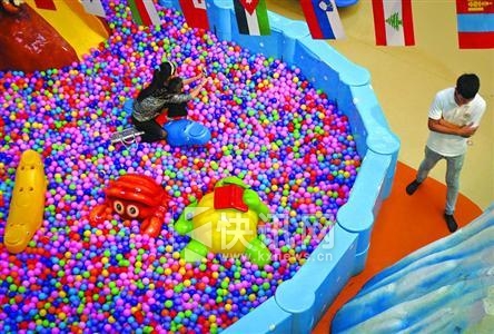 ͼΪһ�����̳��ڵ��׶�������ʩ�ڣ����Ӻͼҳ�������ˣ����/�������� �ø�