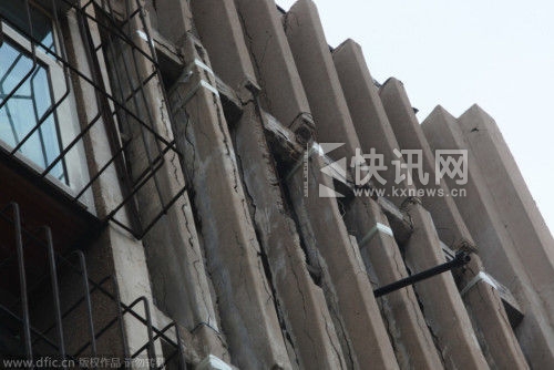 2014��10��8�գ�ɽ�����ϣ���ɽ��·2��һ����¥����¥�����Ӷദ���ѣ���͸����������̶��������һЩ����ӳ���������ʮ�ֵ��ǣ���ʱ��ͷ���С�