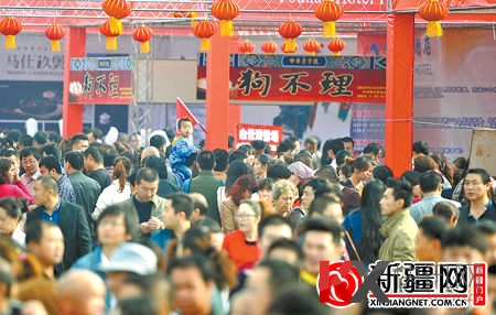 10��26�գ���ʳ�Ļ����ֳ���һ�����ڼ��˼�ͷ��С�������ڹ���ӿ�����˳���