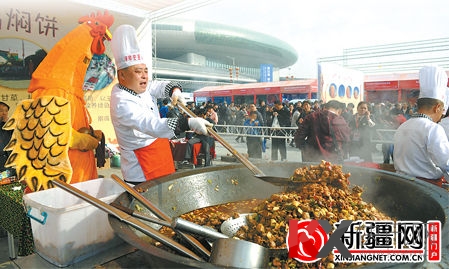 10��26�գ��ڵ��Ľ��й�������ʳ�Ļ����ֳ���ũ�������˱�չλ�ĳ�ʦ��ֱ��1.8�׵Ĵ�����������˱���