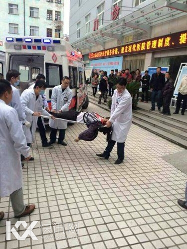 湖北房县连环撞人事件伤者:走着走着被撞飞20米