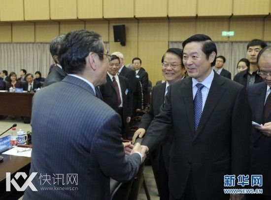 10��29�գ��й��������ξ�ίԱ��������Ǵ���ǡ������������������ڱ�����ϯ����ѧ�뵱���й�����̸�ᡣ������̸��ǰ���������뺺ѧ�Ҵ������֡��»������ ���� ��