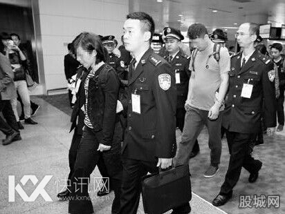 外逃美女老板送外卖