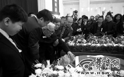 刘志丹之女逝世齐心委托习远平出席遗体告别