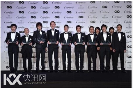 被选为“GQ杂志2014年度男性”的(左起)剧团一人、吉卜力工作室的铃木敏夫监制、小栗旬、布袋寅泰、唐泽寿明、板上忍、园子温导演、铃木庄介