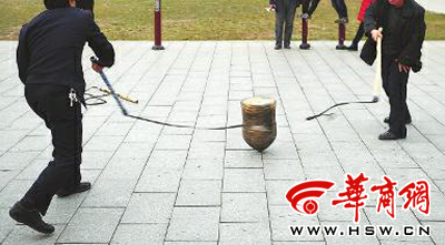 ������涨���㳡������ܲ�������200Ԫ