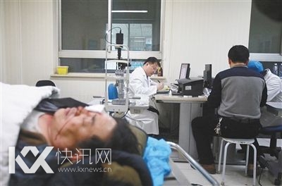 ��Ϧҹ��ͬ��ҽԺ�����ң�ƽ��һ���ӱ��񻨵�ը�ˡ�