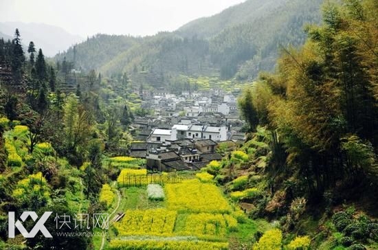 ľ��{��һ��������ɽ���ϵĴ�ׯ