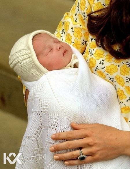 5��2�գ���Ӣ���׶�ʥ����ҽԺ��ǰ���������Ӵ���С����׼���˳��뿪��