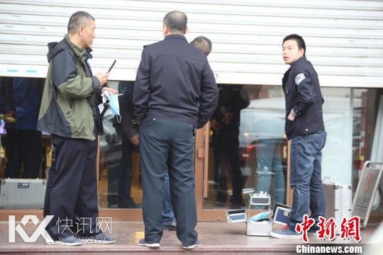 吉林闹市发生金店劫案嫌疑人疑似持有枪支(图)