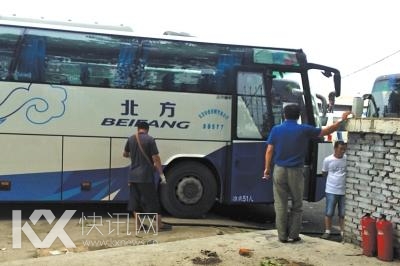 黑加油站藏身平房内低价售油