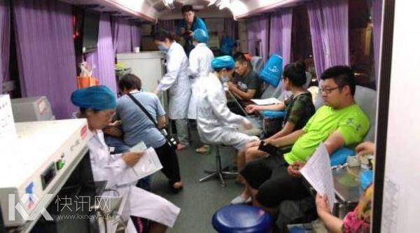 千人献血堵塞交通