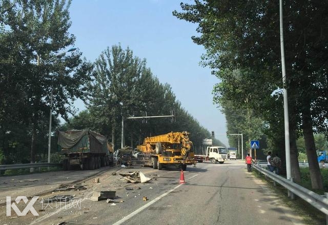 顺义货车与面包车相撞 已致17人受伤