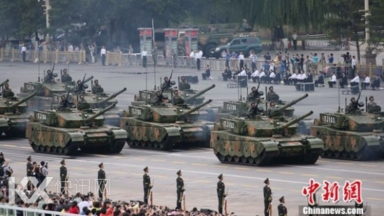 99A坦克方队接受检阅