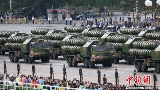 地空导弹方队接受检阅