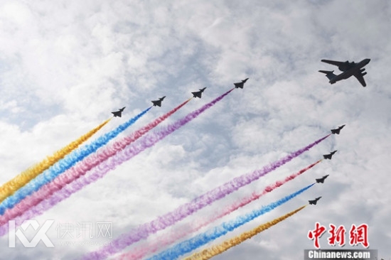 领队机梯队接受检阅