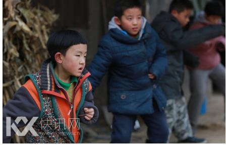 关注留守儿童:《乒乓少年》发布主海报 温暖戳心窝